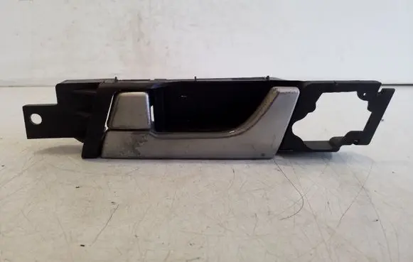 Chevrolet Captiva Front door interior handle SWC200401