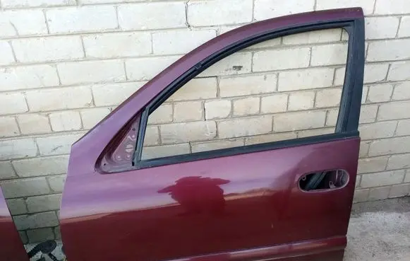 Nissan Almera N16 Front door