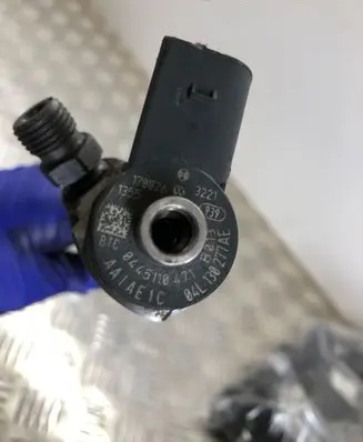 Skoda Superb B8 (3V) Fuel injector 04L130277AE 170826 0445110411