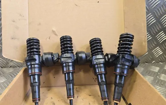 Volkswagen Bora Fuel injector 045130073T