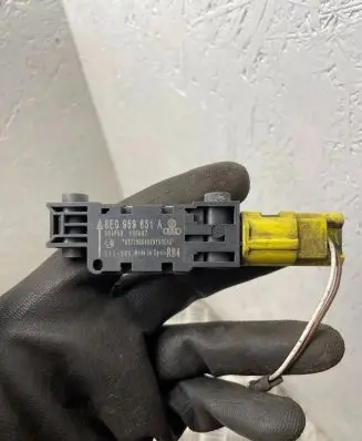 Audi A8 S8 D3 4E Airbag deployment crash/impact sensor 8E0959651A