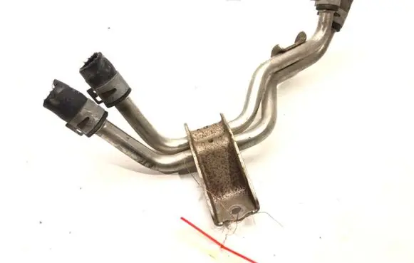 Engine coolant pipe/hose