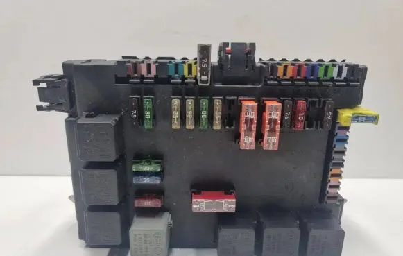 Mercedes-Benz S W221 Fuse module A2215403250 2215403250