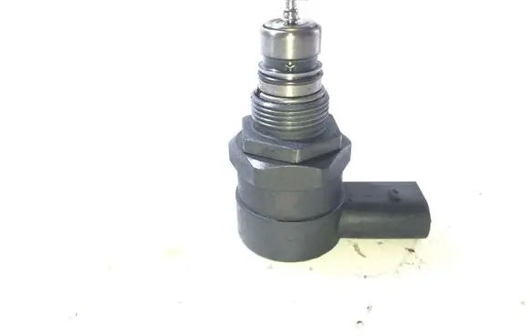 Audi A8 S8 D3 4E Fuel pressure sensor 0281002665