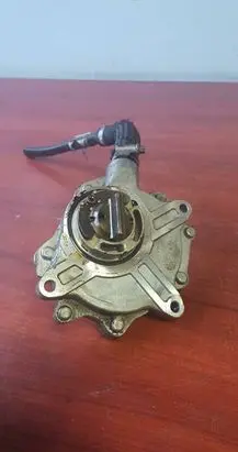 BMW 5 E60 E61 Vacuum pump 7542438
