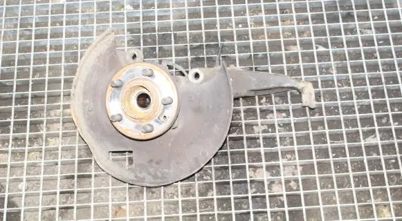 Land Rover Discovery 3 - LR3 Front wheel hub