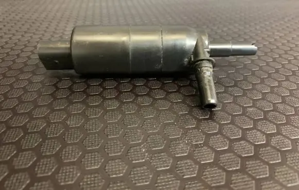 BMW 5 F10 F11 Windscreen/windshield washer pump 13264011 3323525 7217792