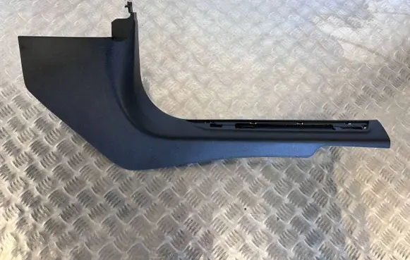 Maserati Levante Rear sill trim cover 670040373