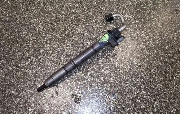 Audi A7 S7 4K8 Fuel injector 059130277EN