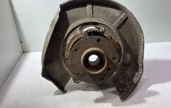 BMW 5 E60 E61 Rear wheel hub