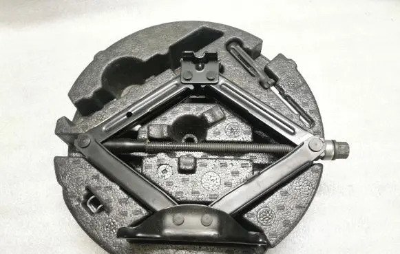 Opel Astra J Tool set 13348507