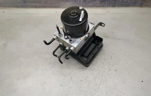 BMW 1 E81 E87 ABS Pump 6787837 3451679152101