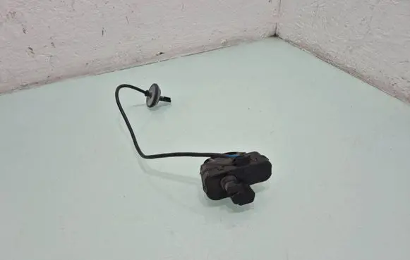 Volkswagen Tiguan Fuel tank cap lock 5N0810773D