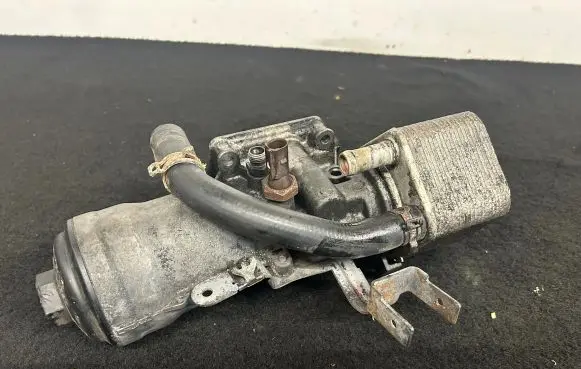 Volkswagen Touran I Oil filter mounting bracket 045115389K