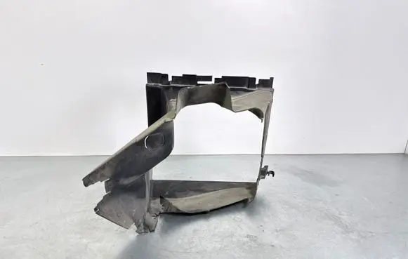 Volkswagen Touareg III Intercooler air guide/duct channel 760117333G