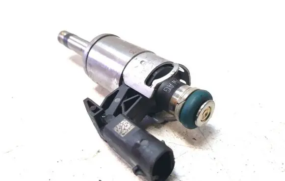 Audi A4 S4 B9 Fuel injector 04E133036A