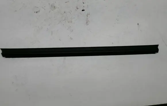 Jeep Grand Cherokee Rubber seal rear door window/glass 55399211AB