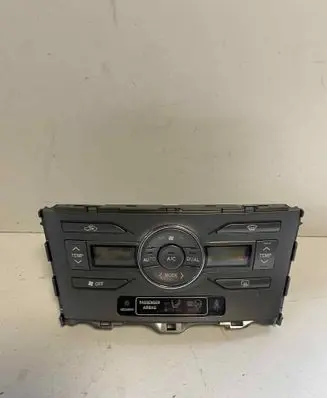 Toyota Auris 150 Climate control unit 5590002220B 7B09611003KB
