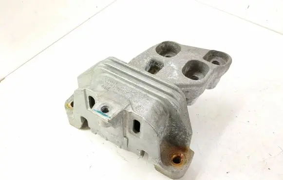 Mercedes-Benz B W246 W242 Engine mount bracket 2462400617 A2462400617
