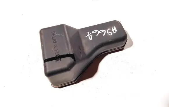 Toyota Corolla E120 E130 Fuse box cover