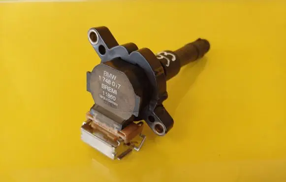 BMW 3 E46 High voltage ignition coil 1748017