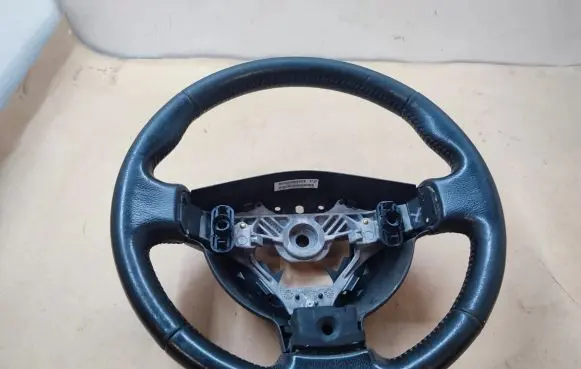 Nissan Qashqai+2 Steering wheel