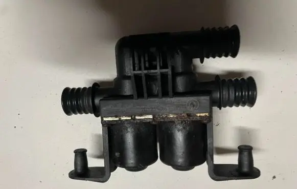 BMW X5 E70 Coolant heater control valve 6910544