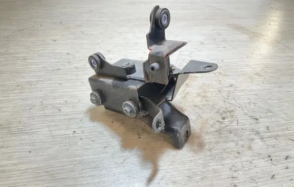 Nissan Leaf II (ZE1) ABS pump bracket 