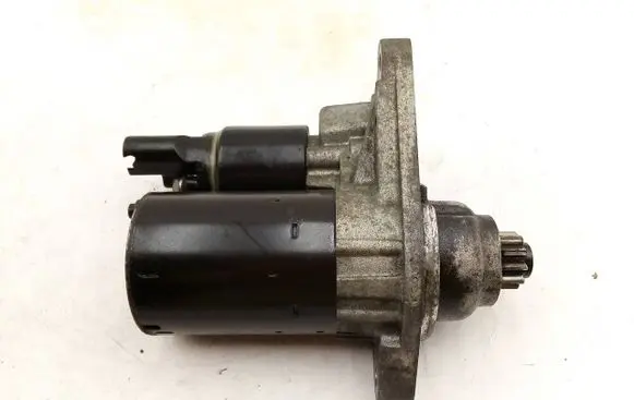Volkswagen Golf V Starter motor 02T911023R 0001120406