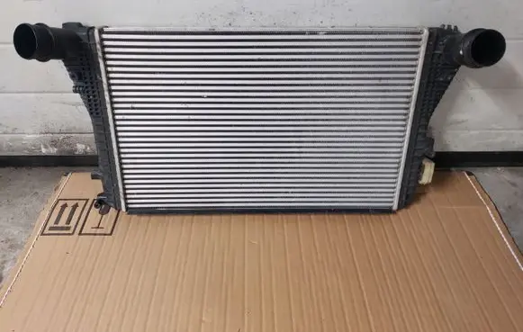 Volkswagen Scirocco Intercooler radiator 1K0145803BE
