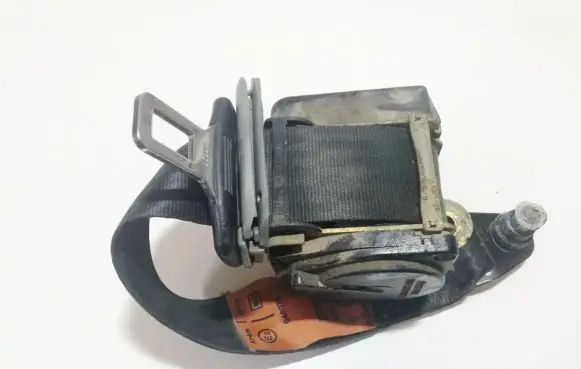 Middle seatbelt (rear)