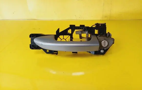 Volkswagen PASSAT B6 Front door exterior handle 3C0837885H