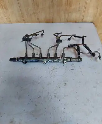 Volvo S60 Fuel main line pipe 8658252 0445215010