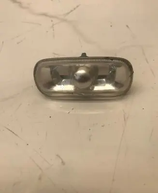 Front fender indicator light