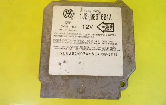 Audi A3 S3 8L Airbag control unit/module 1J0909601A 5WK4153