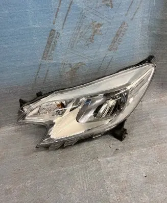 Nissan Note (E12) Headlight/headlamp