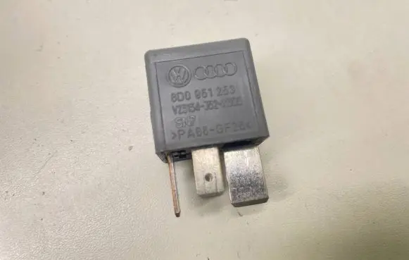 Audi A4 S4 B7 8E 8H Other relay 8D0951253