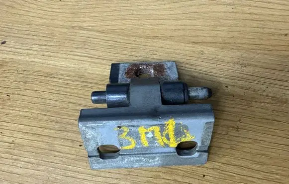 Volvo XC90 Rear door lower hinge 