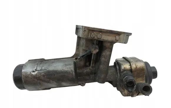 Volkswagen PASSAT B5.5 Oil filter mounting bracket 038115389C
