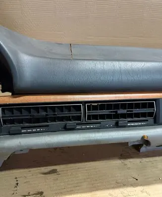 Mercedes-Benz S W126 Dash center air vent grill
