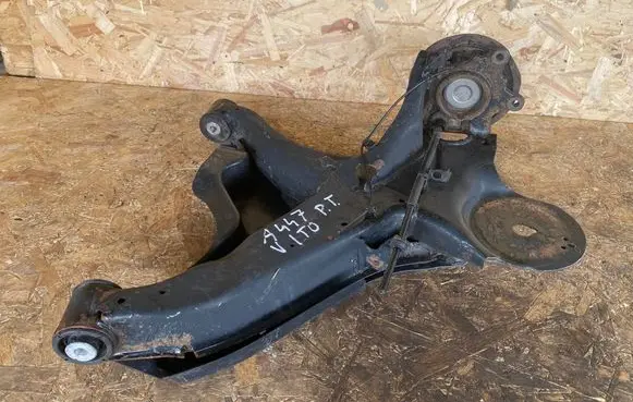 Mercedes-Benz Vito Viano W447 Rear wheel hub spindle/knuckle ZWROTNICAW447PT
