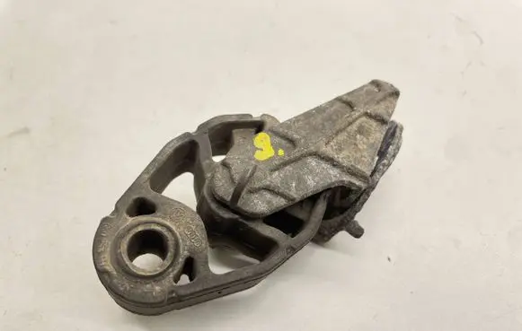 Audi A4 S4 B8 8K Muffler mount bracket/holder 8K0253147A