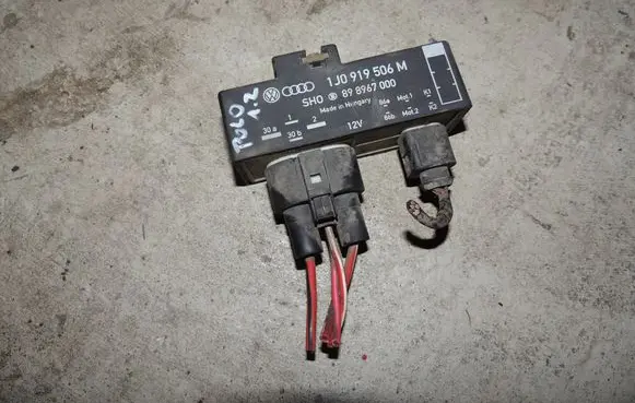 Volkswagen Golf V Coolant fan relay 1J0919506M 898967000