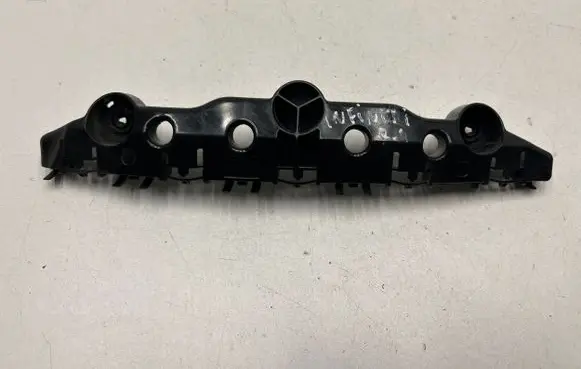 Infiniti Q30 Headlight/headlamp mounting bracket 85225DA0A