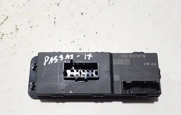 Volkswagen PASSAT B8 Tailgate/trunk control unit/module 5Q0959107M