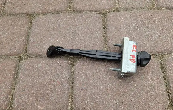 Opel Zafira C Front door check strap stopper 13301058
