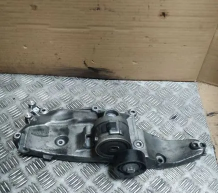 Ford Kuga II Engine mounting bracket DS7Q8D611AH
