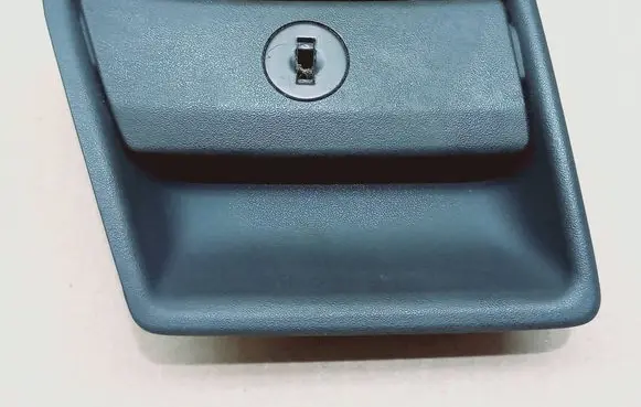 BMW 7 E32 Glove box opening button 1928716