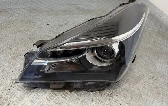 Toyota Yaris Headlight/headlamp 