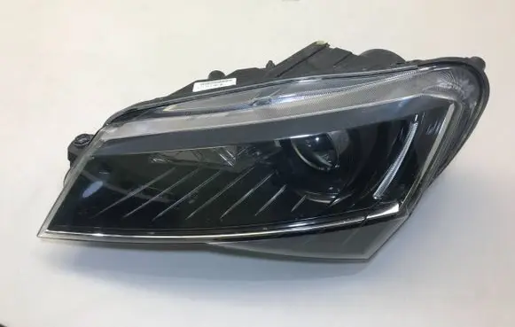 Skoda Superb B8 (3V) Headlight/headlamp 3V1941015B 1ZS01193925